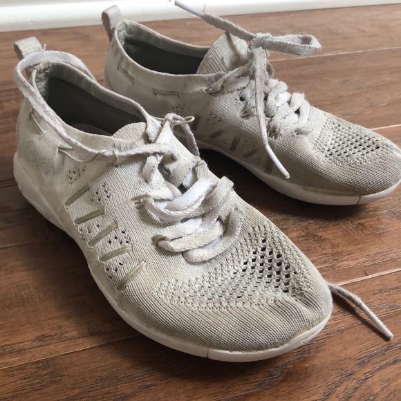 nfinity flyte cheer shoes white